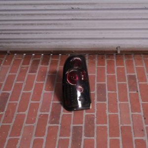 1999 2000 2001 2002 2003 2004 2005 Ford F250 Lariat Driver Taillight