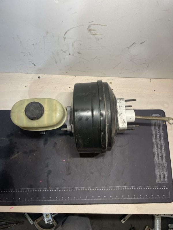 2003 Ford F250 5.4L Power Brake Vacuum Booster and Master Cylinder (Gas) - Image 4