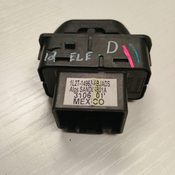 1999-2004 Ford F-250 Left (Driver) Lock Switch - Image 2