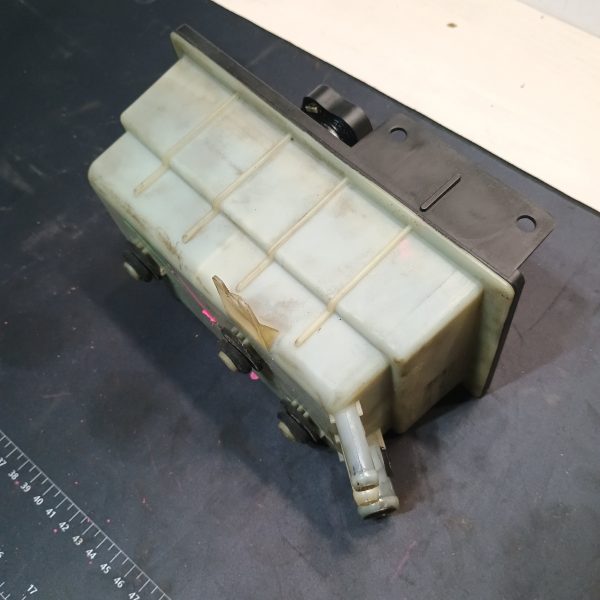 2003 Ford F250 Power Steering Fluid Tank with Cap - Image 2