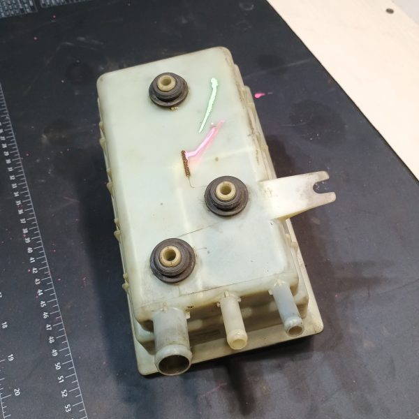 2003 Ford F250 Power Steering Fluid Tank with Cap - Image 3