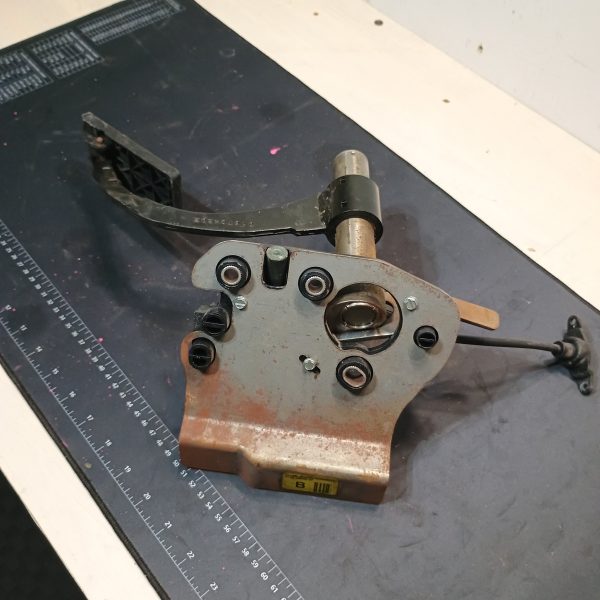 2003 Ford F250 Gas Pedal Assembly - Adjustable. Motor Sold Separately. - Image 2