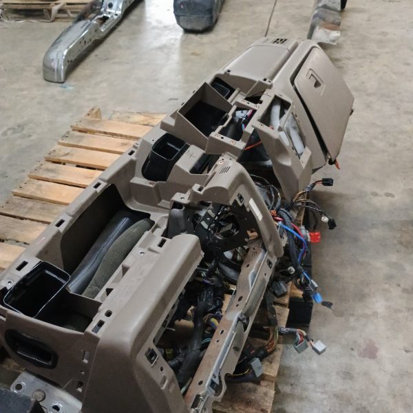 2003 Ford F250 Dashboard Assembly with Harness, Bag and Glovebox - Image 2