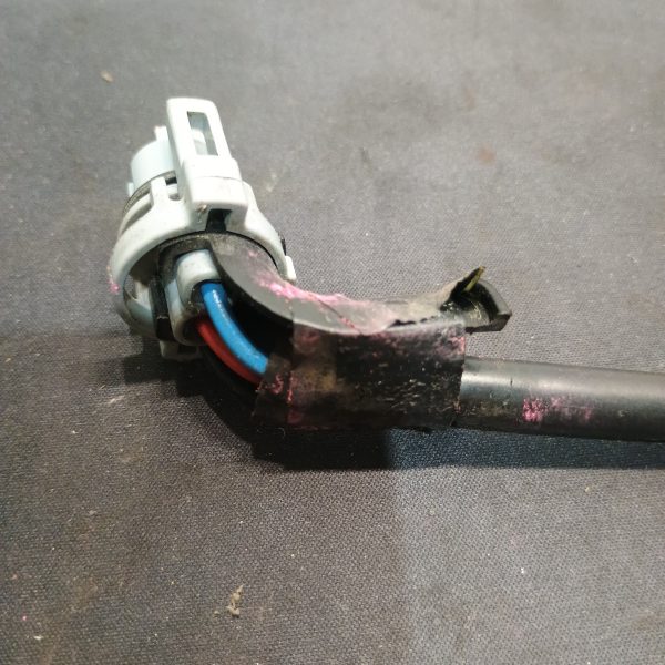 Window Motor Wire. taped on one end. works fine. Discounted. - Image 3