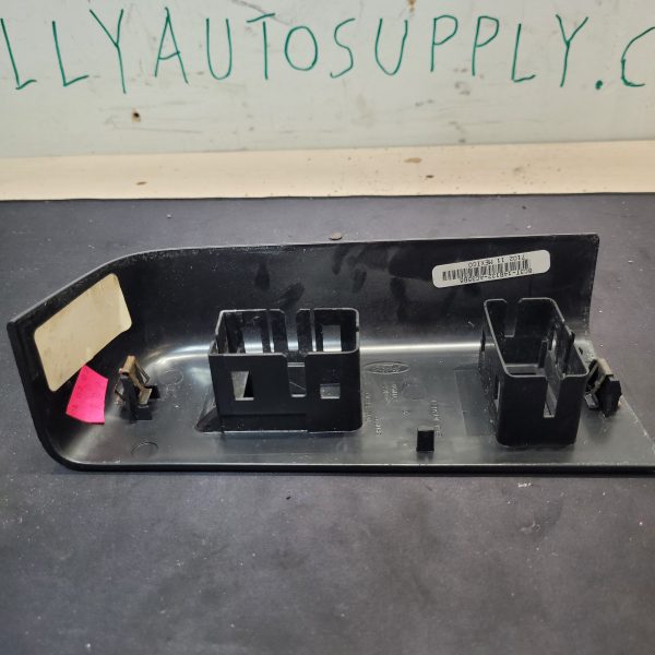 2008 Ford F-350 Front Passenger Window Switch Bezel - Image 2