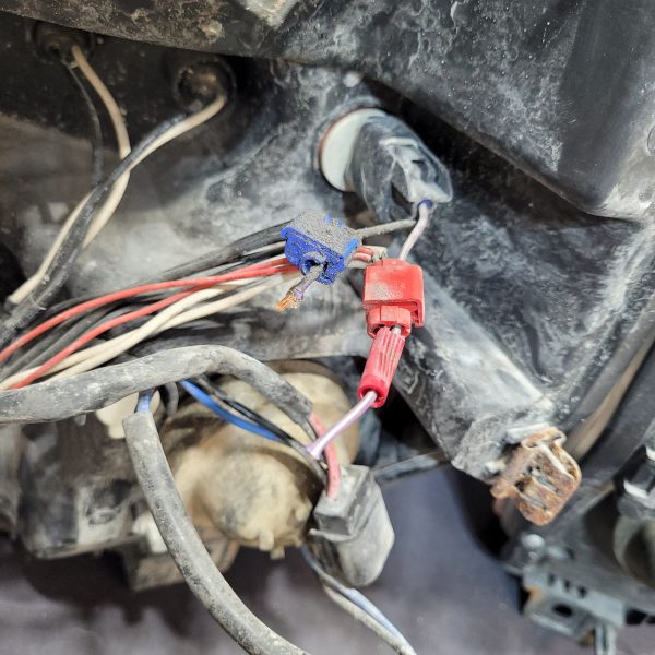 2008 Ford F-350 Aftermarket Headlights - Image 3