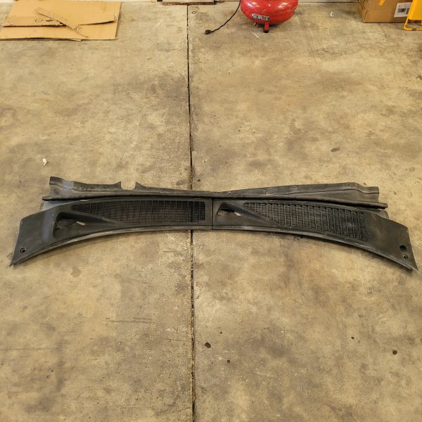 2008 Ford F-350 Windshield Wiper Cowl - Image 2