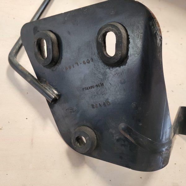 2008 Ford F-350 Air Cleaner Support Bracket - Image 2