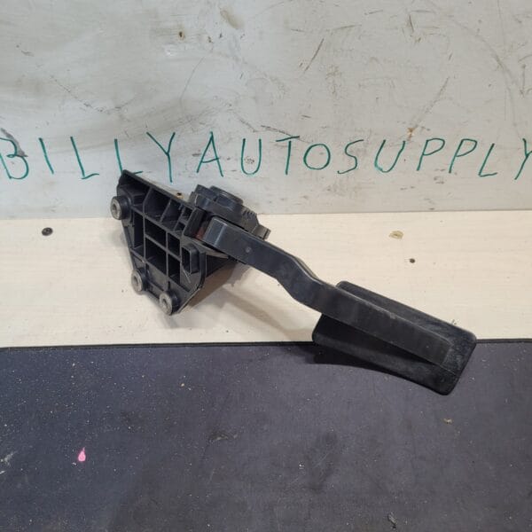 2015 Ford F-250 Gas Pedal - Image 2