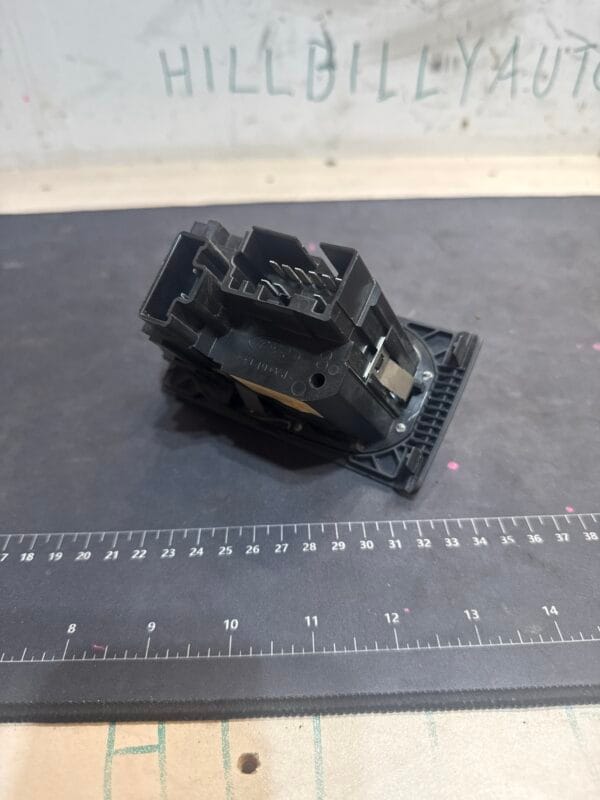 2005 Ford F-350 Headlight Control Switch - Image 2