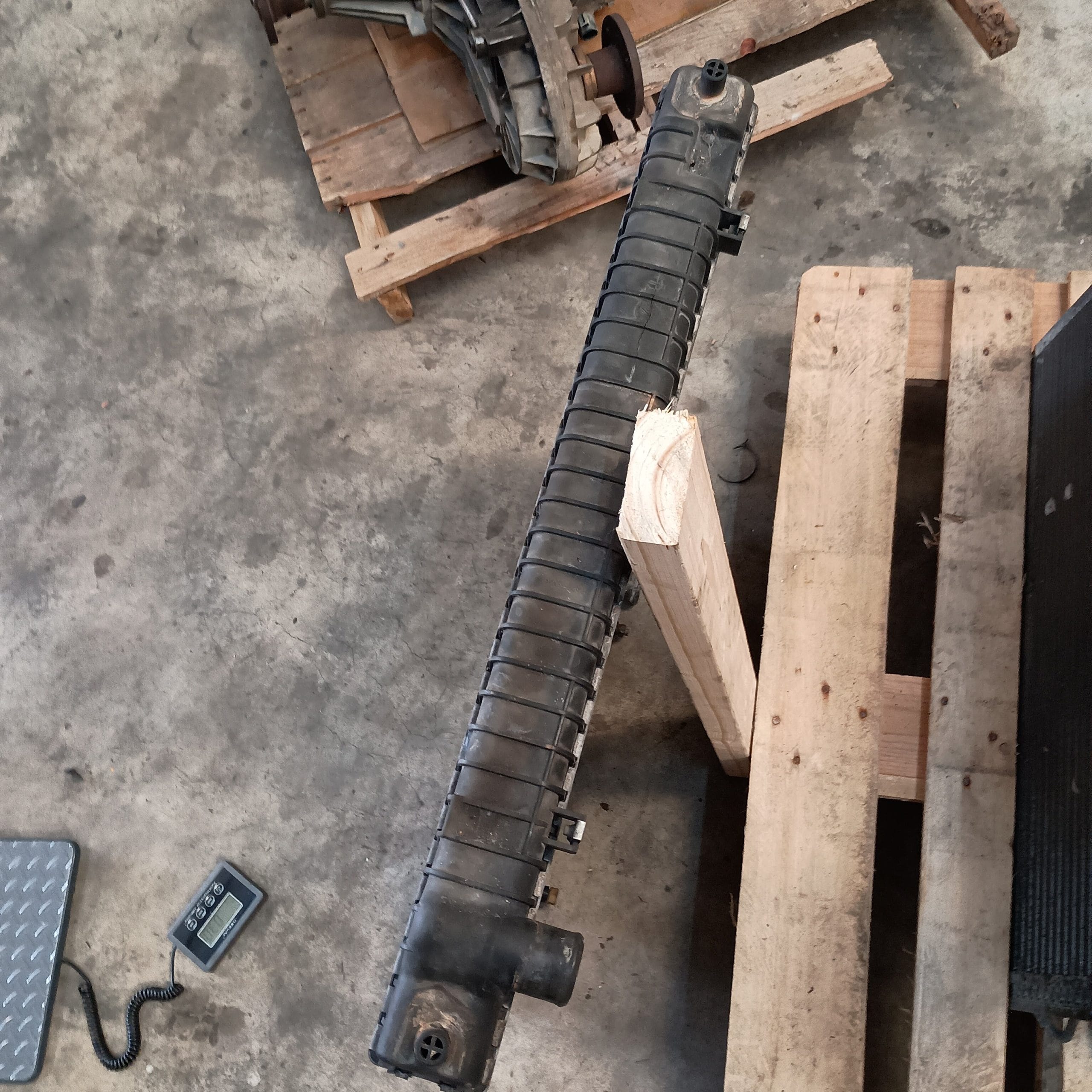 2003 Ford F250 Radiator - Diesel - engine type? - Image 2