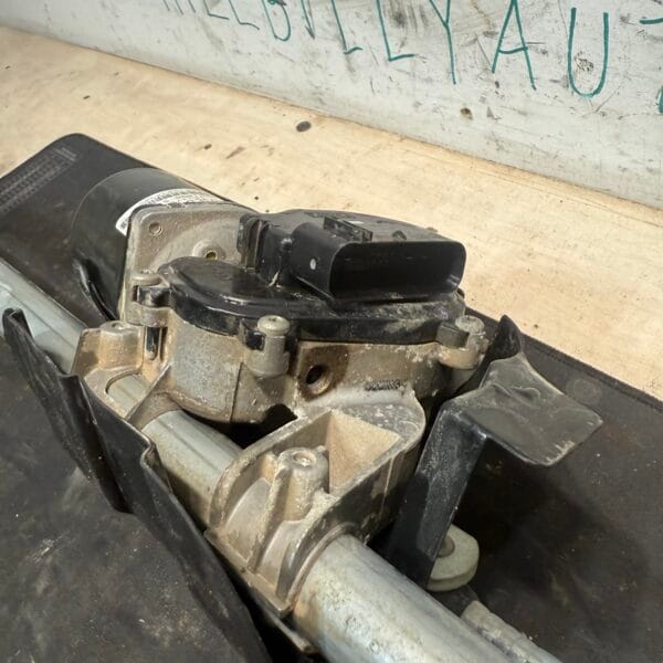 2019 Ford F-350 Windshield Wiper Assembly and Motor - Image 3
