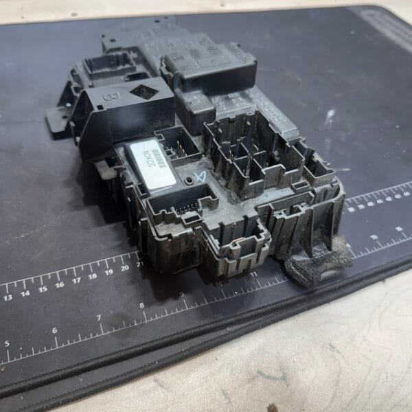 2011-2016 Ford F250 Interior Fuse Box - Used - Image 2
