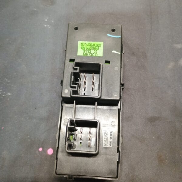 1999-2004 Ford F-250 Driver Master Window Switch - Image 2