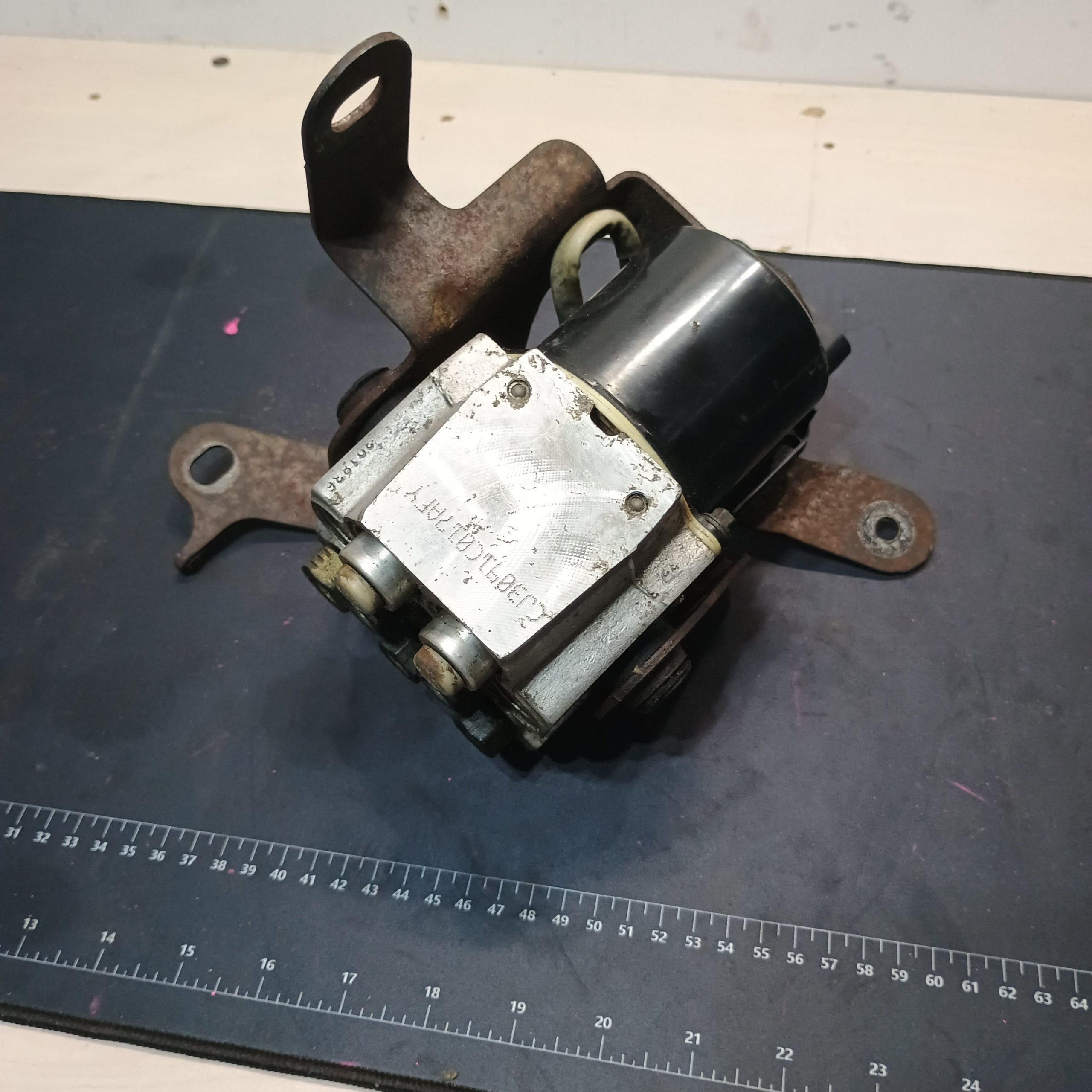 1999-2007 Ford F250 ABS Brake Pump Assembly With Bracket - 2C342C346BE