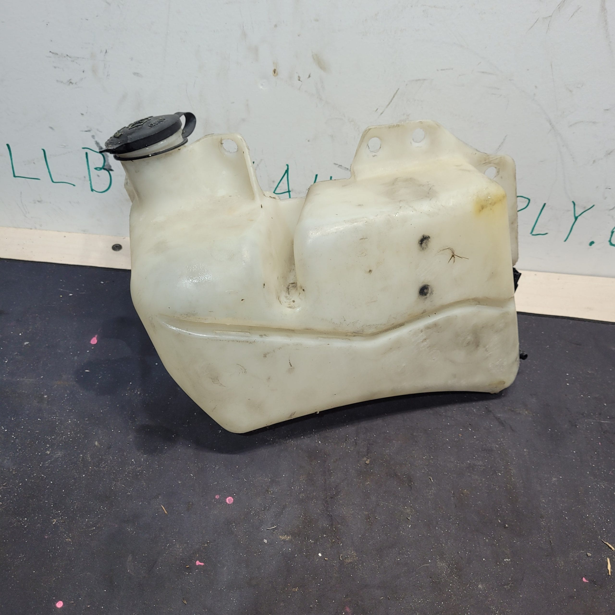 2008 Ford F350 Washer Fluid Reservoir - Image 2