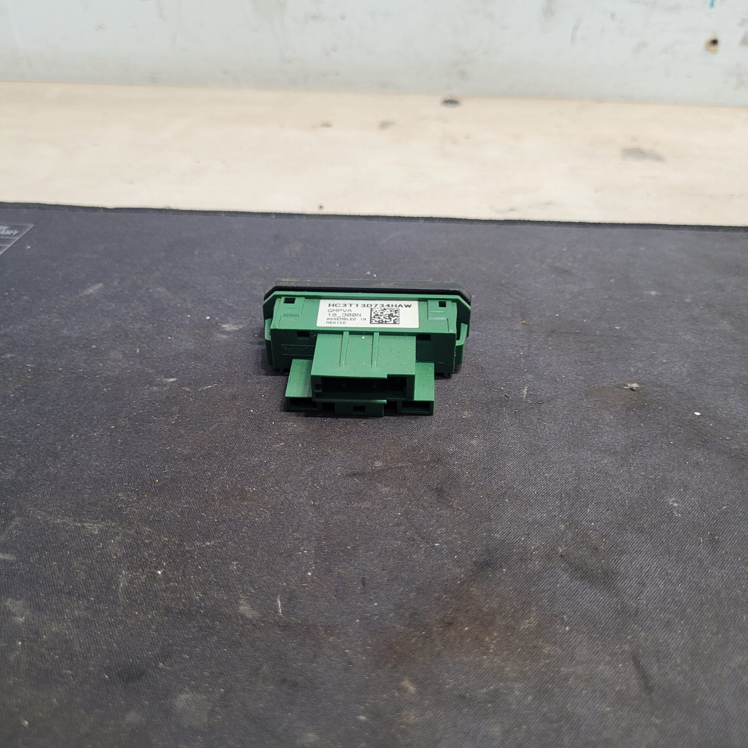 2019 Ford F350 Camera Button - Image 2