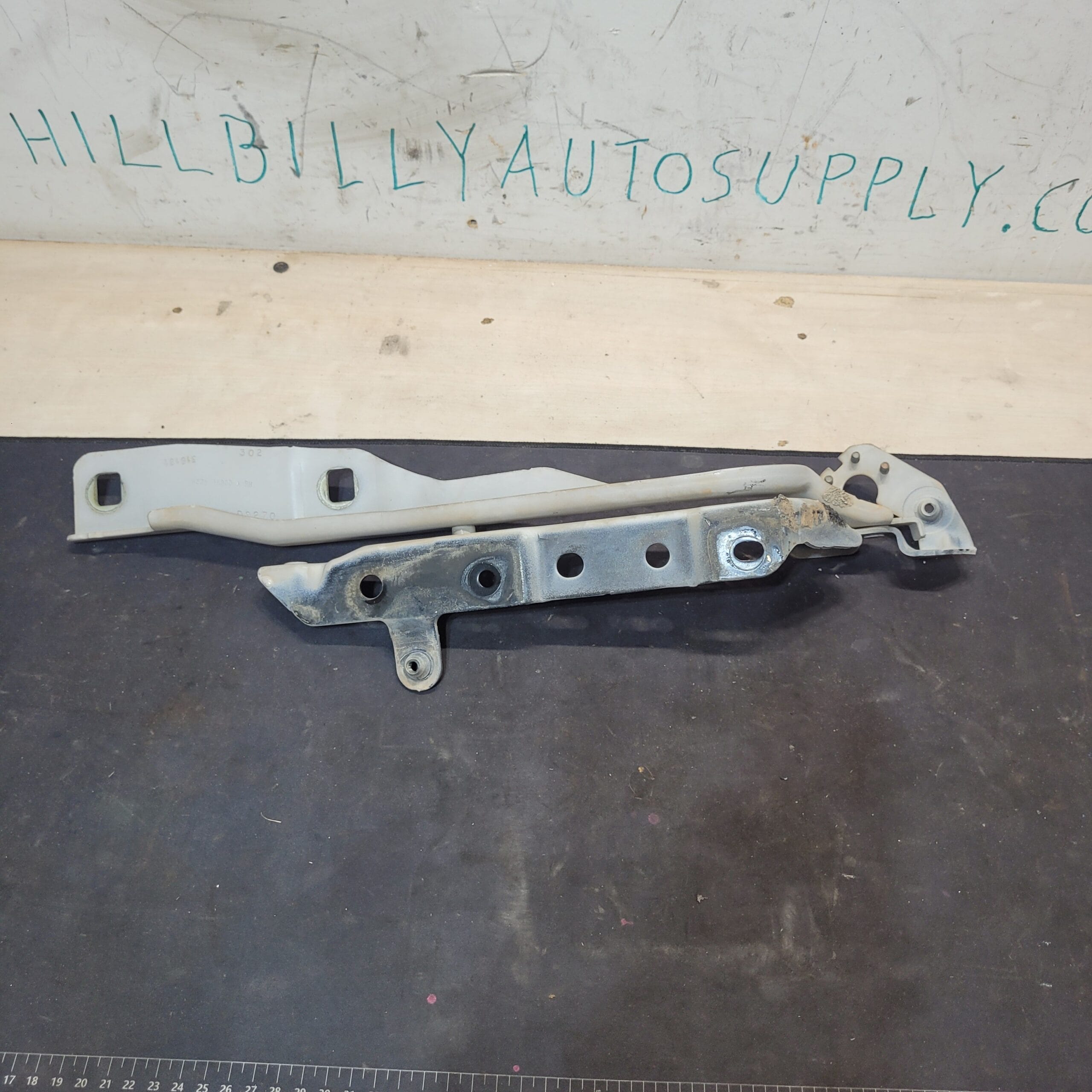 2019 Ford F350 Passenger Side Hood Hinge